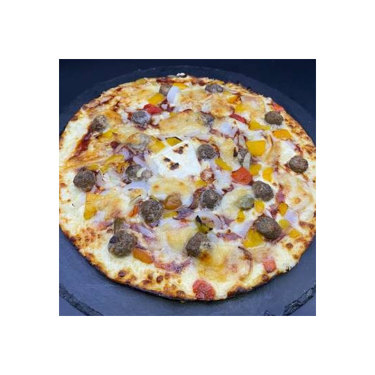 MEXICAINE : Crème fraîche, mozzarella 100 %, boulettes de bœuf, comté, poivrons grillés, oignons, sauce barbecue (halal).