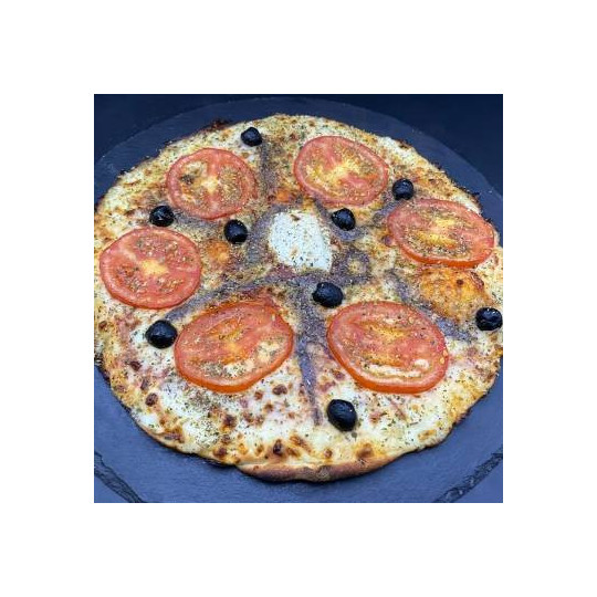 NAPOLITAINE : Sauce tomate maison, mozzarella 100 %, rondelles de tomate, anchois, câpres, olives, origan.