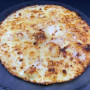 PAYSANNE : Crème fraîche, double mozzarella 100 %, comté, camembert.