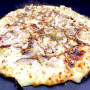 POULET BB CLASSIQUE : Crème fraîche, sauce barbecue, mozzarella 100 %, poulet, oignons, origan (halal).