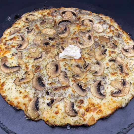 PRESTIGIEUSE : Crème du Chef aux champignons de couche et à la truffe noire, champignons, origan