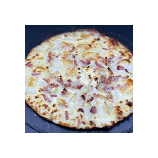 TARTIFLETTE :  Crème fraîche, mozzarella 100%, double oignons, lardon, pommes de terre, reblochon