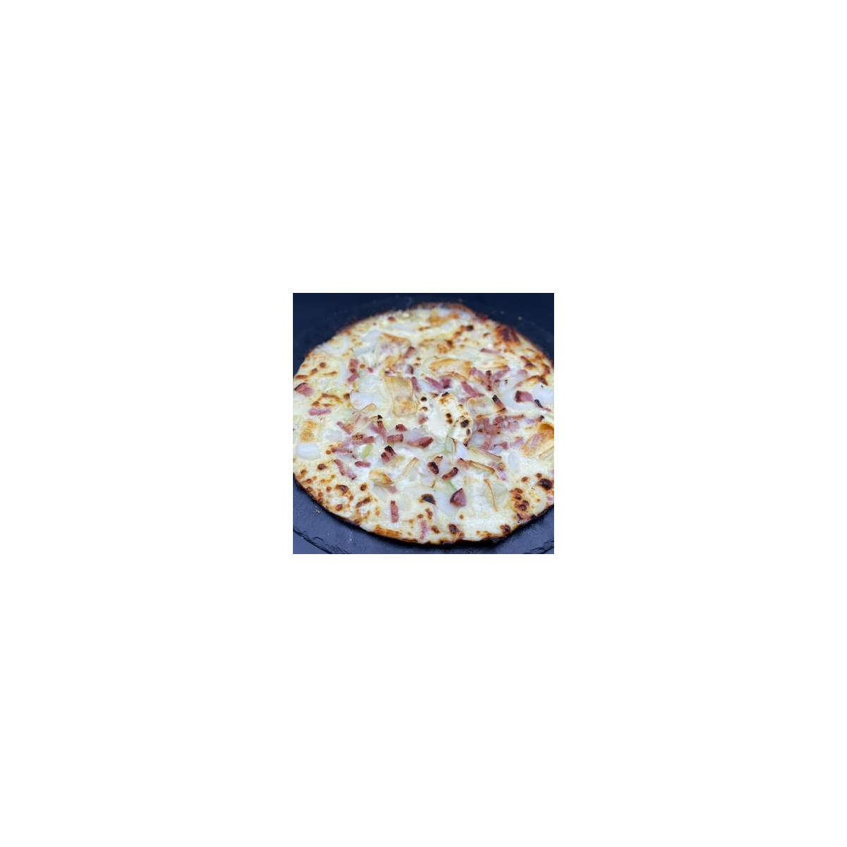 TARTIFLETTE :  Crème fraîche, mozzarella 100%, double oignons, lardon, pommes de terre, reblochon