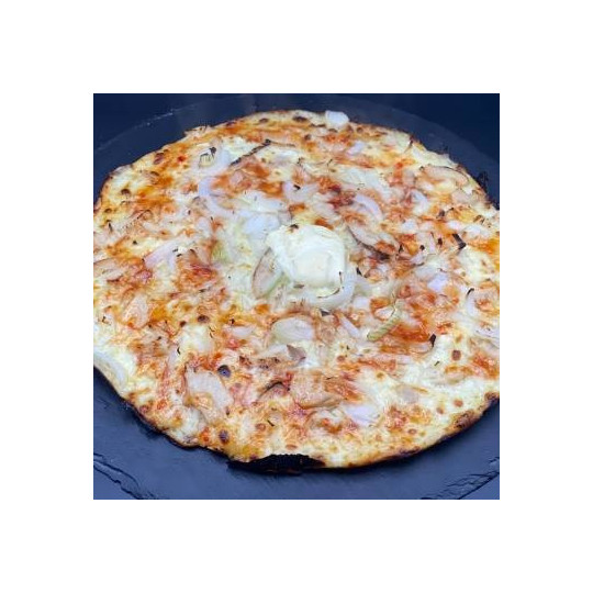 THAI POULET : Crème fraîche, mozzarella 100%, poulet, origan, oignons, olives, sauce thaï (halal)