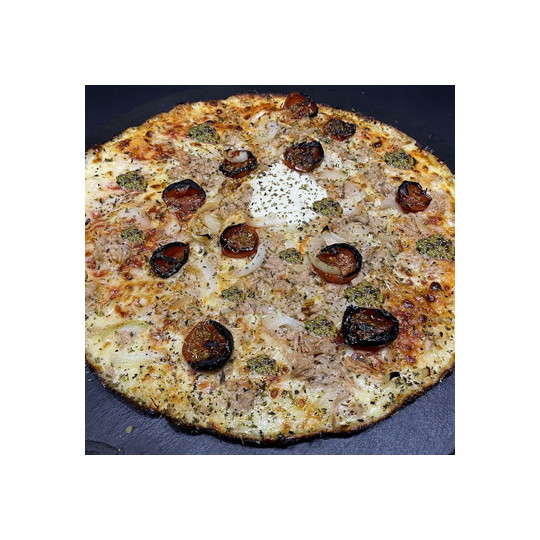 TONOPESTO : Sauce tomate du Chef, mozzarella 100 %, thon, tomates semi-séchées marinée,  oignons, pesto, origan