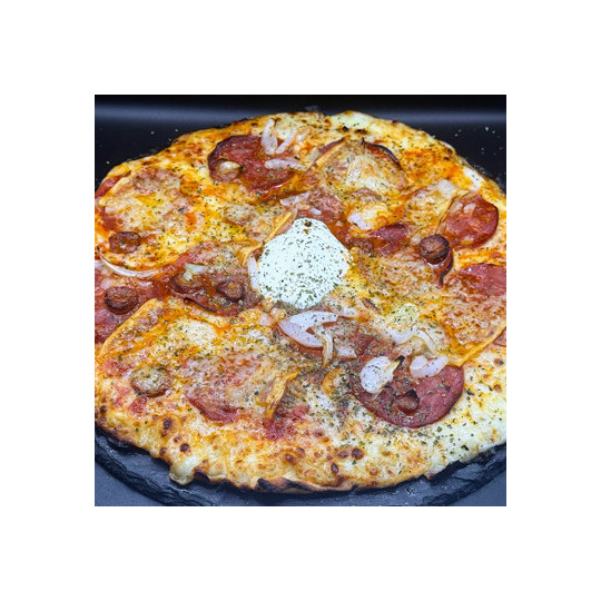 CALIENTE : Sauce tomate maison, mozzarella 100 %, merguez, chorizo, oignons, comté, origan.