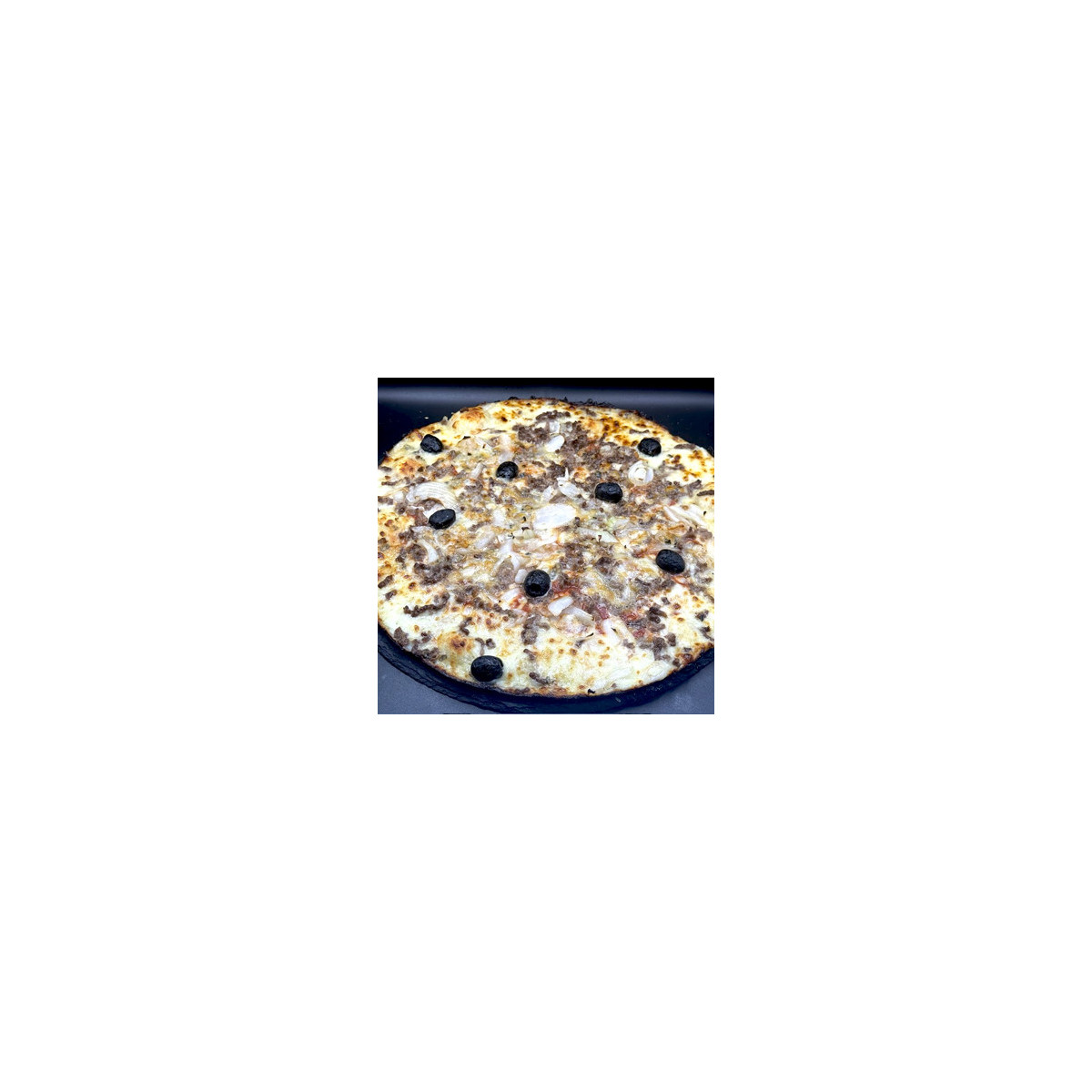 CAMPIONE ROQUEFORT : Sauce tomate maison, mozzarella 100 %, steak haché, oignons, olives, roquefort, origan (halal).