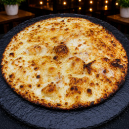 PAYSANNE : Crème fraîche, double mozzarella 100 %, comté, camembert.