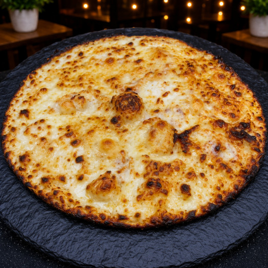 PAYSANNE : Crème fraîche, double mozzarella 100 %, comté, camembert.