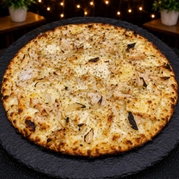 POULET RACLETTE : Crème fraîche, mozzarella 100%, poulet, raclette, oignons, origan (halal)