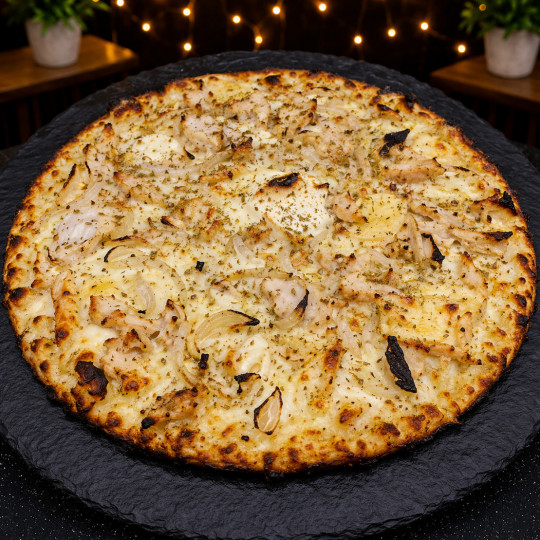 POULET RACLETTE : Crème fraîche, mozzarella 100%, poulet, raclette, oignons, origan (halal)