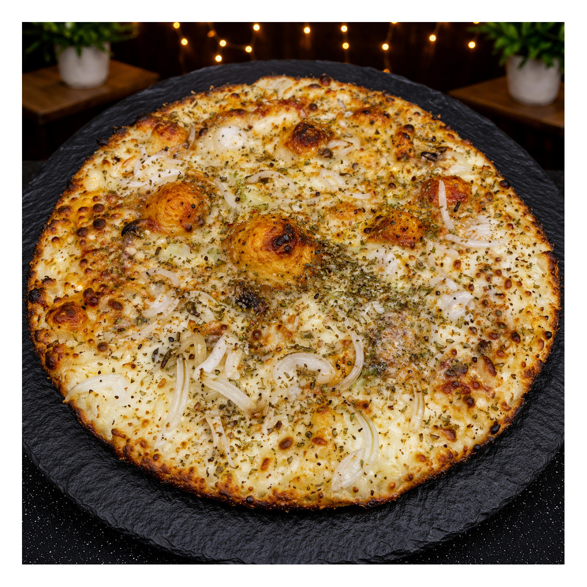 ROQUEFORT CLASSIQUE : Sauce tomate maison, mozzarella 100 %, Roquefort, olives, oignons, ail, origan