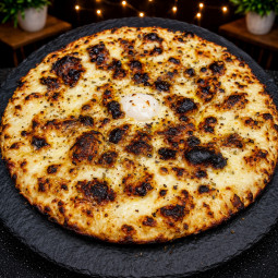 SAVOUREUSE : Crème fraîche, mozzarella 100%, camembert, roquefort, figues grillées, oignons, miel