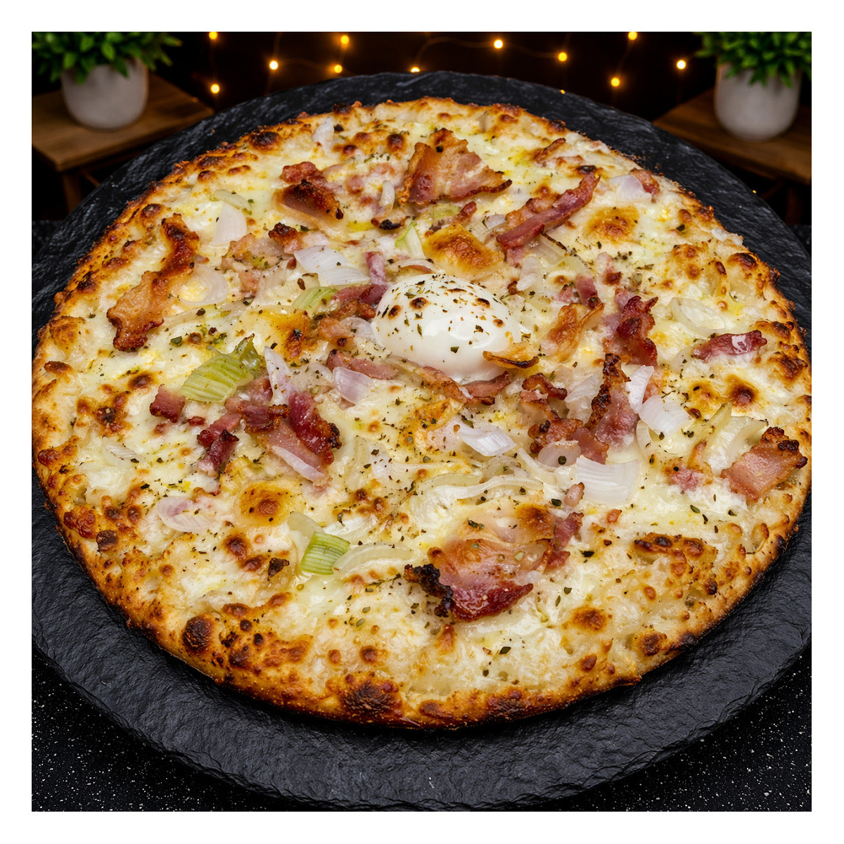 SAVOYARD : Crème fraîche, mozzarella 100%, poitrine fumée, lardon, reblochon, oignons