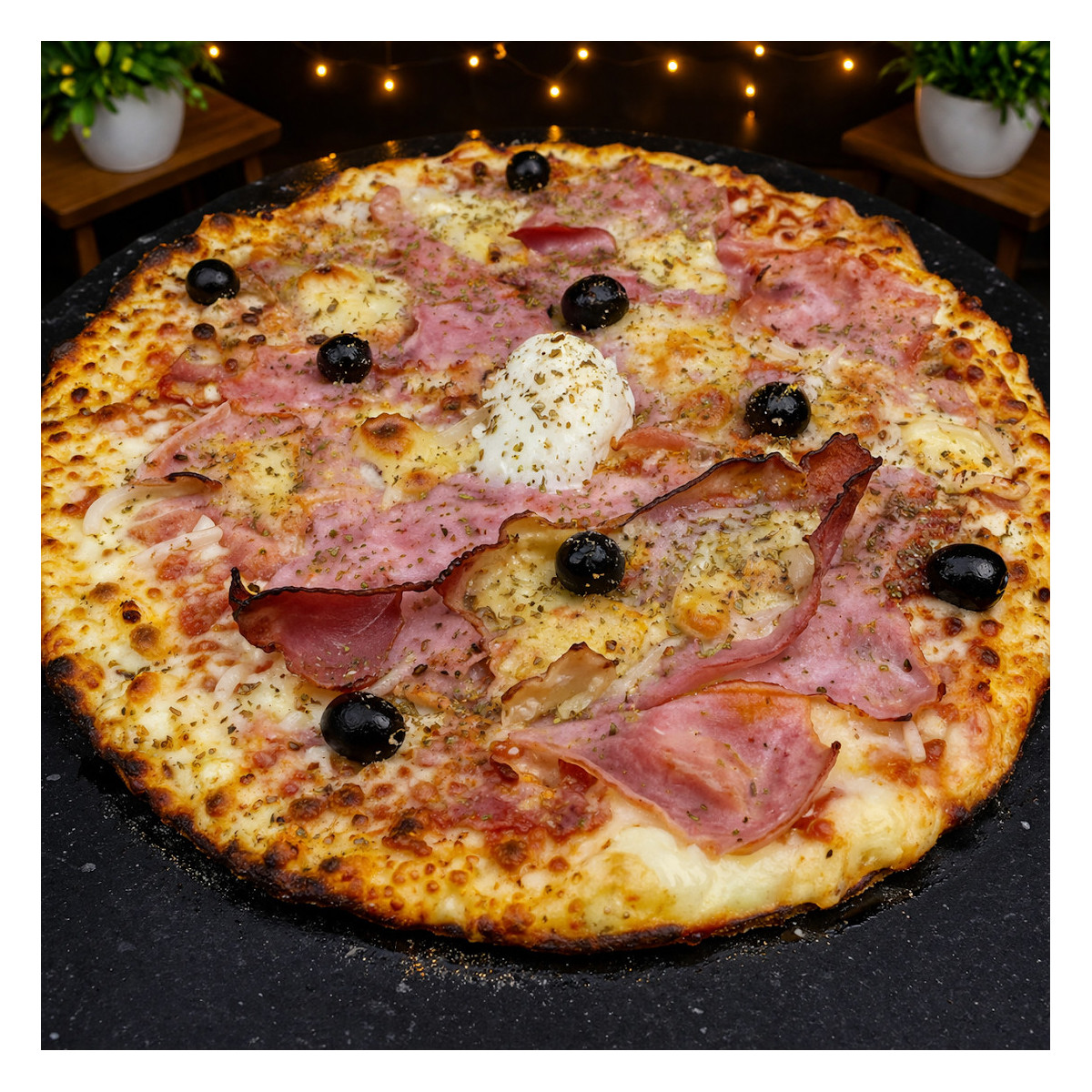 SOFRENCH : Sauce tomate du Chef, mozzarella 100%, jambon blanc & cru, camembert, olives