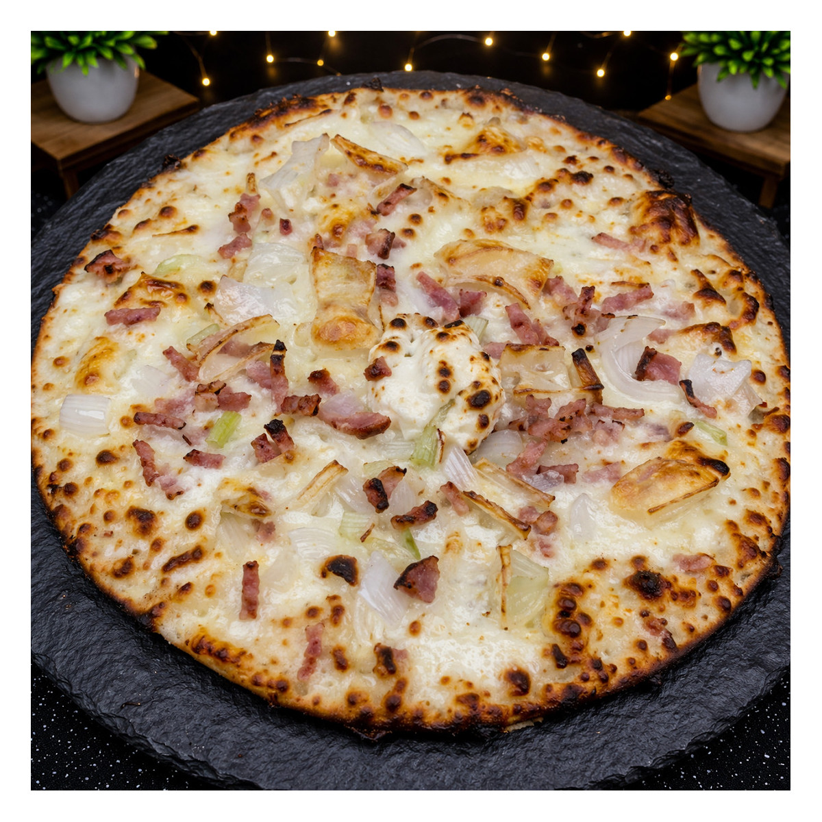 TARTIFLETTE :  Crème fraîche, mozzarella 100%, double oignons, lardon, pommes de terre, reblochon