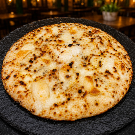 ASTRID : Crème fraîche, mozzarella 100 %, reblochon, roquefort.